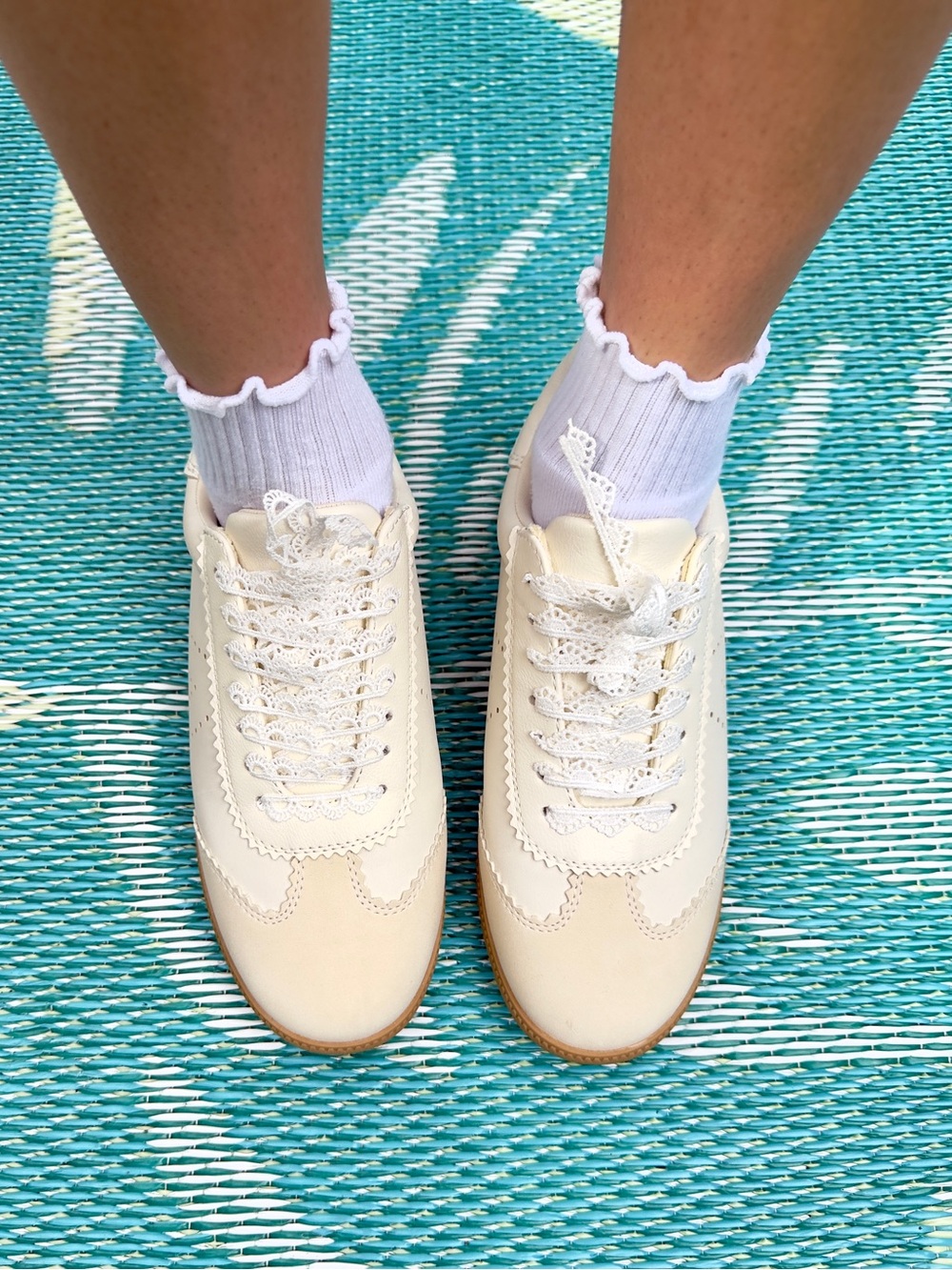 MIA Cream White Suede Lace Scallop Gum Sole Sneakers